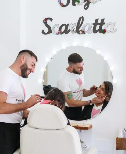 Franc Granados con alumna del curso de maquillaje en Málaga